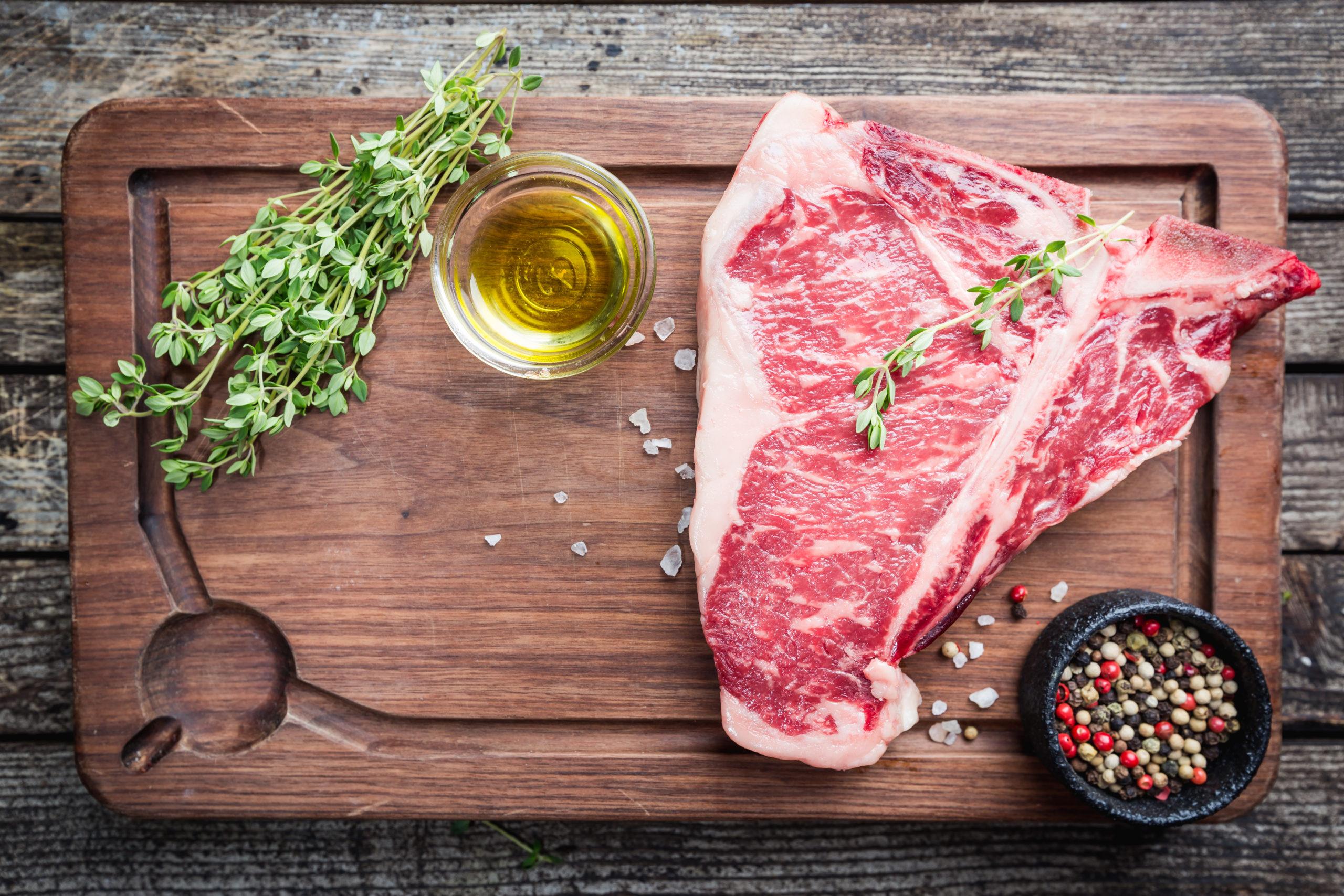 Rohes T-Bone Steak aus der eigenen Metzgerei